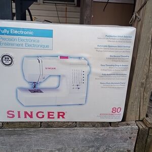 Singer White Sewing Machine